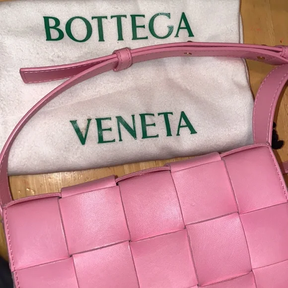 Authentic BOTTEGA VENETA Small Intrecciato Leather Cassette Crossbody Bag - Picture 6 of 16